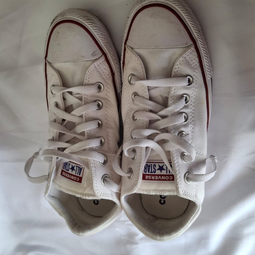 Converse Chuck Taylor All Star Low Women’s 8.5 White Canvas Shoes
